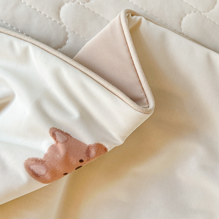 91家纺网 家纺一手货源 找家纺 卡普家居 2026新款A类锦氨凉感印花夏被床盖床单款三件套 奶咖萌宠