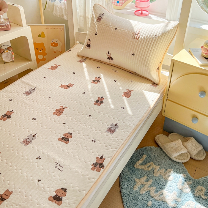 91家纺网 家纺一手货源 找家纺 卡普家居 2026新款A类锦氨凉感印花夏被床盖床单款三件套 奶咖萌宠