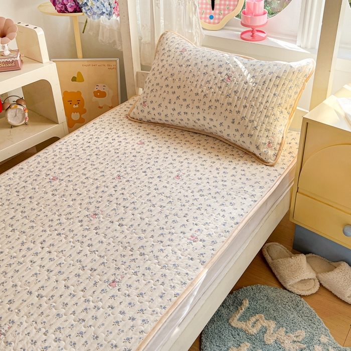 91家纺网 家纺一手货源 找家纺 卡普家居 2026新款A类锦氨凉感印花夏被床盖床单款三件套 奶油兰花束