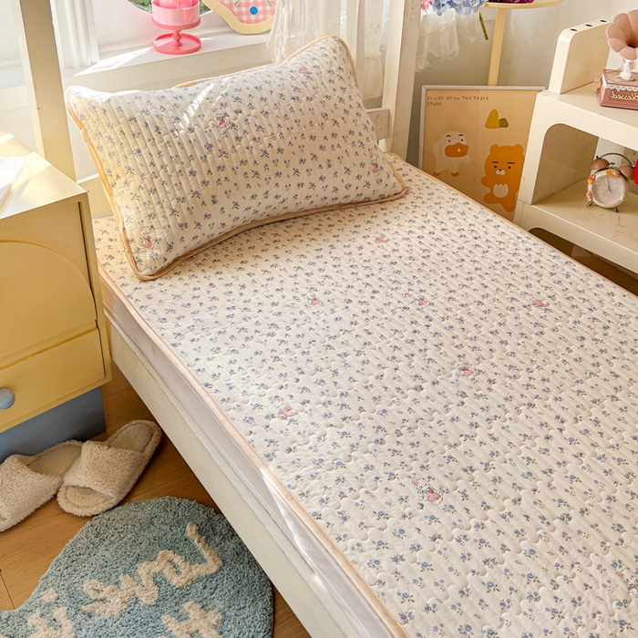 91家纺网 家纺一手货源 找家纺 卡普家居 2026新款A类锦氨凉感印花夏被床盖床单款三件套 奶油兰花束