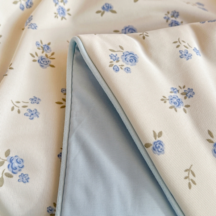 91家纺网 家纺一手货源 找家纺 卡普家居 2026新款A类锦氨凉感印花夏被床盖床单款三件套 奶油兰花束