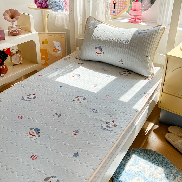 91家纺网 家纺一手货源 找家纺 卡普家居 2026新款A类锦氨凉感印花夏被床盖床单款三件套 帕恰狗