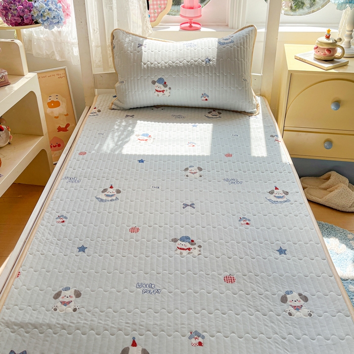 91家纺网 家纺一手货源 找家纺 卡普家居 2026新款A类锦氨凉感印花夏被床盖床单款三件套 帕恰狗