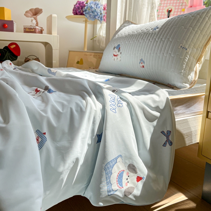 91家纺网 家纺一手货源 找家纺 卡普家居 2026新款A类锦氨凉感印花夏被床盖床单款三件套 帕恰狗