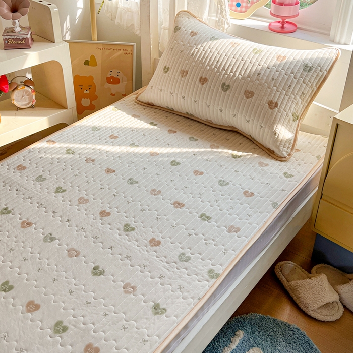 91家纺网 家纺一手货源 找家纺 卡普家居 2026新款A类锦氨凉感印花夏被床盖床单款三件套 青提奶冻