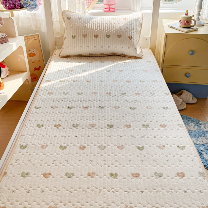 91家纺网 家纺一手货源 找家纺 卡普家居 2026新款A类锦氨凉感印花夏被床盖床单款三件套 青提奶冻