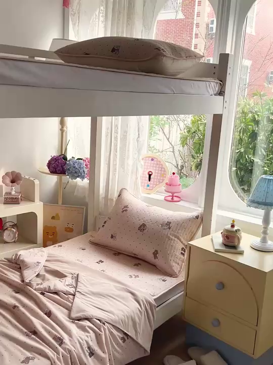 91家纺网 家纺一手货源 找家纺 卡普家居 2026新款A类锦氨凉感印花夏被床盖床单款三件套 软糖小熊