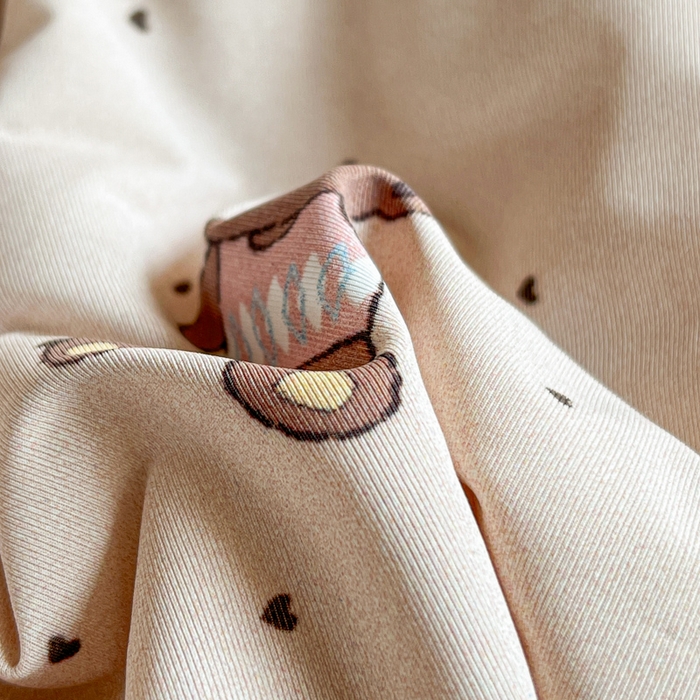 91家纺网 家纺一手货源 找家纺 卡普家居 2026新款A类锦氨凉感印花夏被床盖床单款三件套 软糖小熊