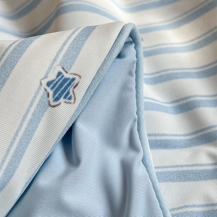 91家纺网 家纺一手货源 找家纺 卡普家居 2026新款A类锦氨凉感印花夏被床盖床单款三件套 条纹熊