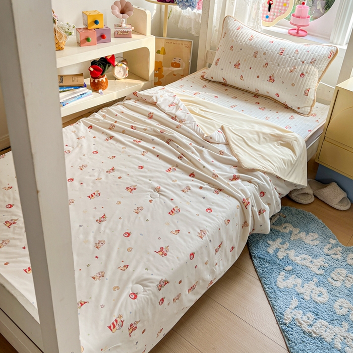 91家纺网 家纺一手货源 找家纺 卡普家居 2026新款A类锦氨凉感印花夏被床盖床单款三件套 星星人