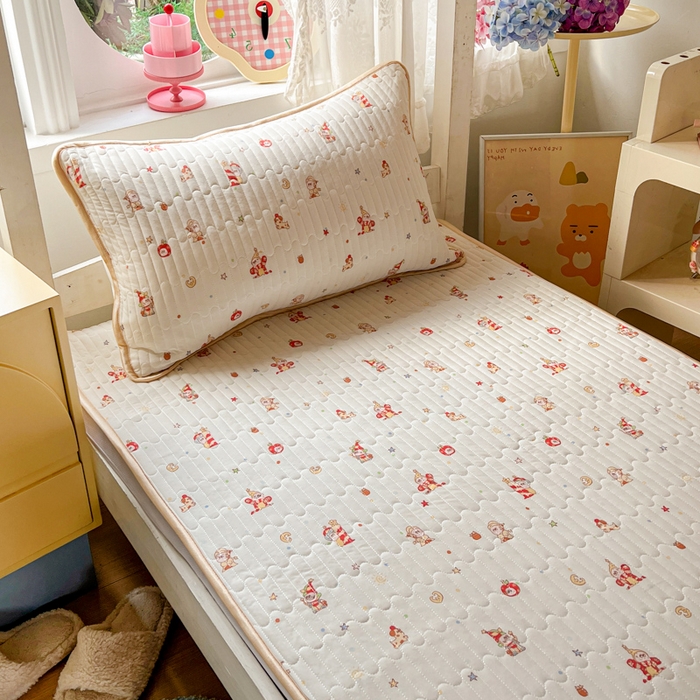 91家纺网 家纺一手货源 找家纺 卡普家居 2026新款A类锦氨凉感印花夏被床盖床单款三件套 星星人