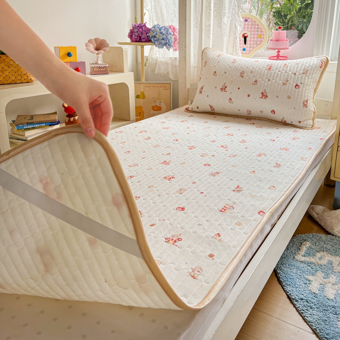 91家纺网 家纺一手货源 找家纺 卡普家居 2026新款A类锦氨凉感印花夏被床盖床单款三件套 星星人