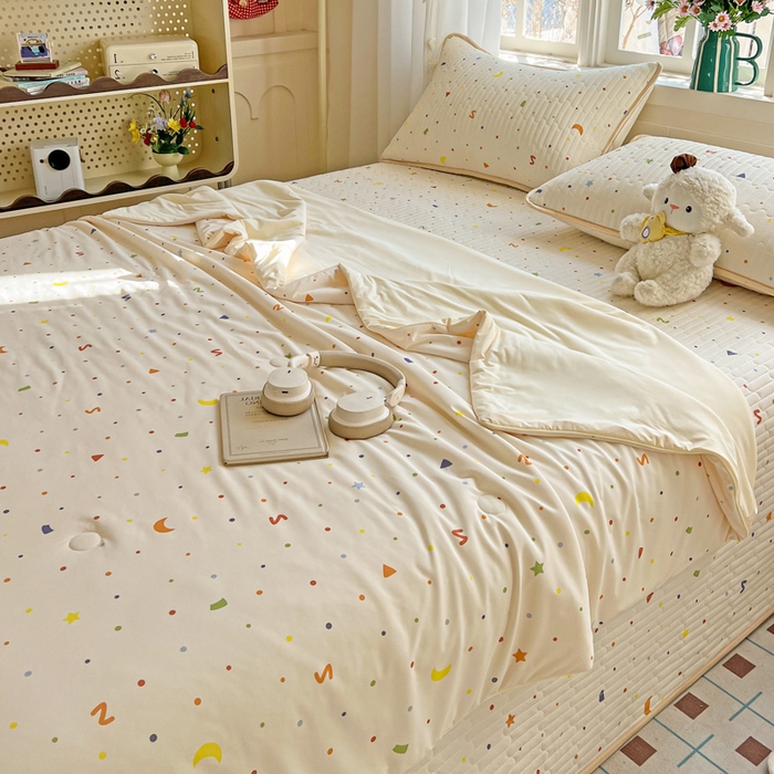 91家纺网 家纺一手货源 找家纺 卡普家居 2026新款A类锦氨凉感印花夏被 幻彩星月