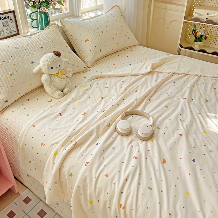 91家纺网 家纺一手货源 找家纺 卡普家居 2026新款A类锦氨凉感印花夏被 幻彩星月