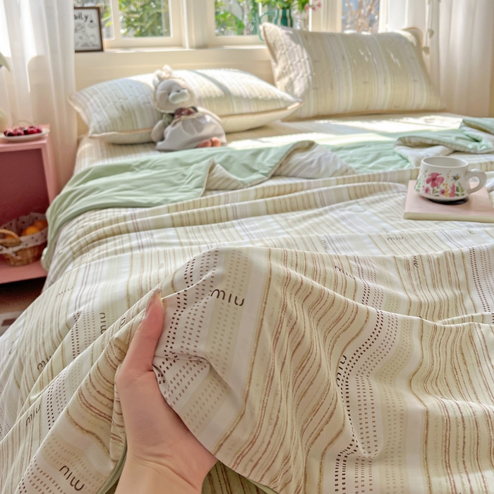 91家纺网 家纺一手货源 找家纺 卡普家居 2026新款A类锦氨凉感印花夏被 抹茶序曲