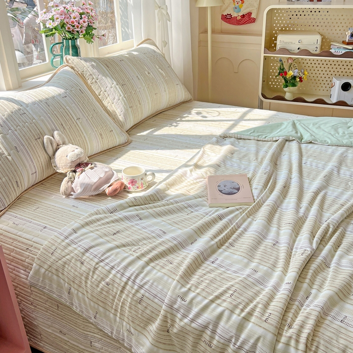 91家纺网 家纺一手货源 找家纺 卡普家居 2026新款A类锦氨凉感印花夏被 抹茶序曲