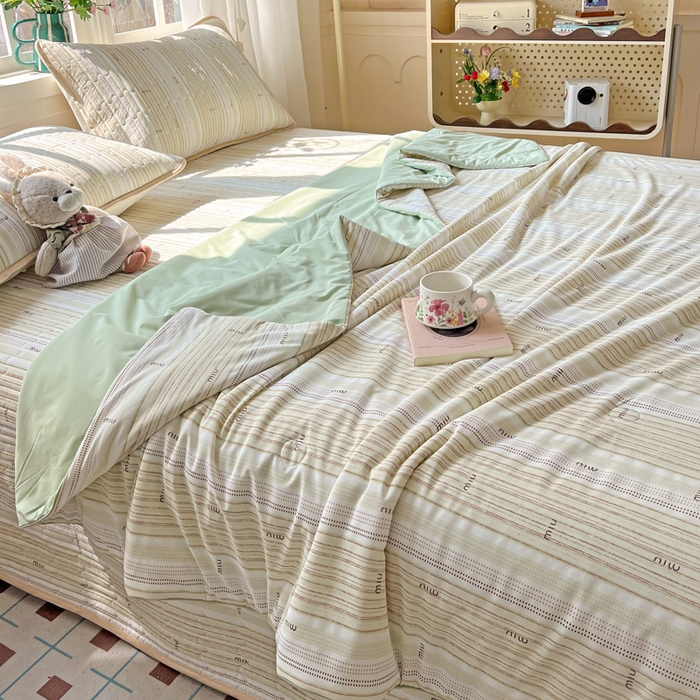 91家纺网 家纺一手货源 找家纺 卡普家居 2026新款A类锦氨凉感印花夏被 抹茶序曲