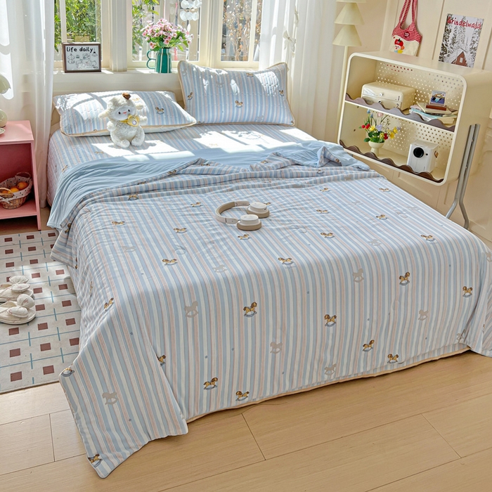 91家纺网 家纺一手货源 找家纺 卡普家居 2026新款A类锦氨凉感印花夏被 木马童话