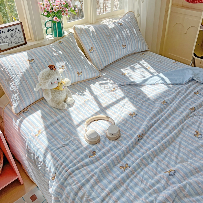 91家纺网 家纺一手货源 找家纺 卡普家居 2026新款A类锦氨凉感印花夏被 木马童话