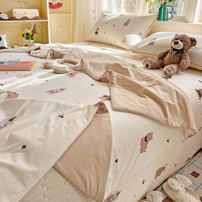 91家纺网 家纺一手货源 找家纺 卡普家居 2026新款A类锦氨凉感印花夏被 奶咖萌宠