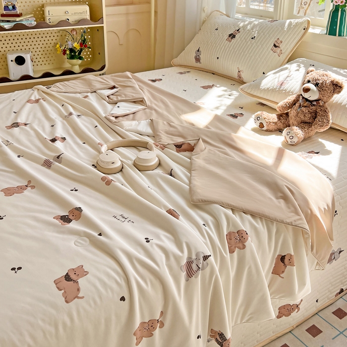 91家纺网 家纺一手货源 找家纺 卡普家居 2026新款A类锦氨凉感印花夏被 奶咖萌宠