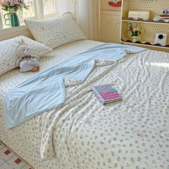 91家纺网 家纺一手货源 找家纺 卡普家居 2026新款A类锦氨凉感印花夏被 奶油兰花束