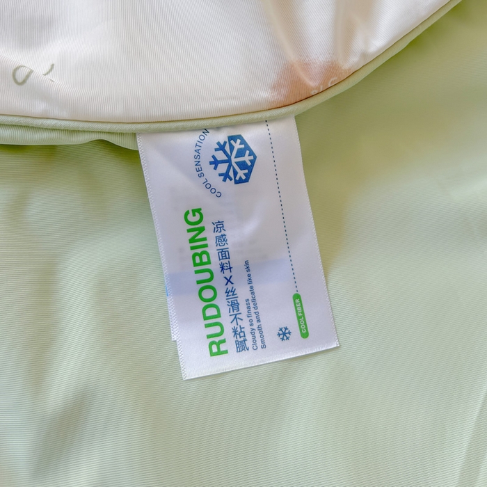 91家纺网 家纺一手货源 找家纺 卡普家居 2026新款A类锦氨凉感印花夏被 青提奶冻