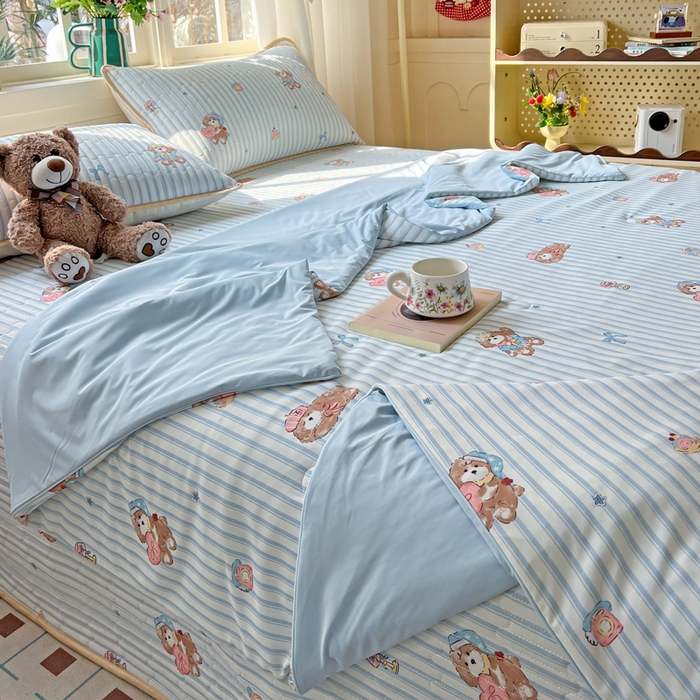 91家纺网 家纺一手货源 找家纺 卡普家居 2026新款A类锦氨凉感印花夏被 条纹熊