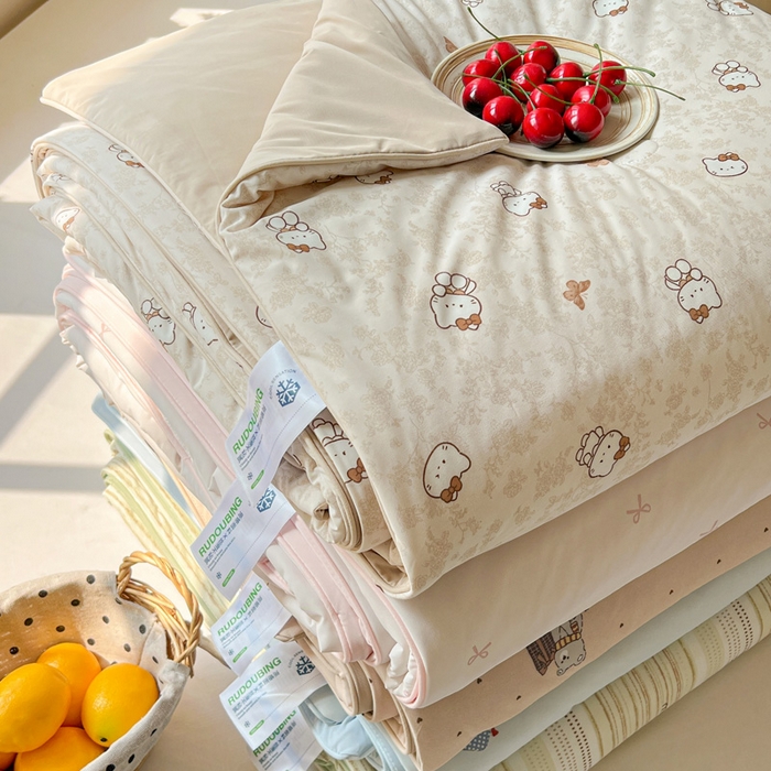 91家纺网 家纺一手货源 找家纺 卡普家居 2026新款A类锦氨凉感印花夏被 组合图仅供参考