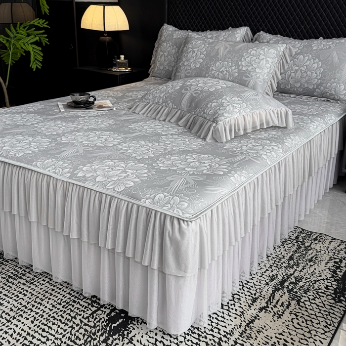 91家纺网 家纺一手货源 找家纺 家之硕家纺 2026春夏新款凉感提花床裙款凉席席子 百合捧花--浅灰