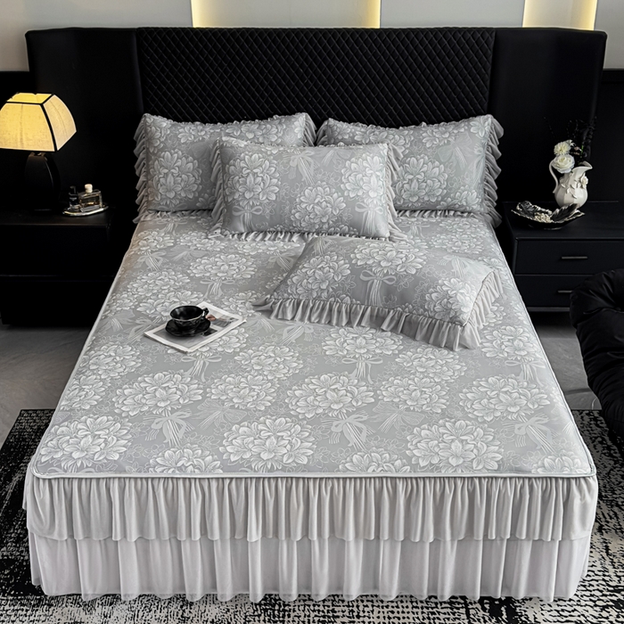 91家纺网 家纺一手货源 找家纺 家之硕家纺 2026春夏新款凉感提花床裙款凉席席子 百合捧花--浅灰