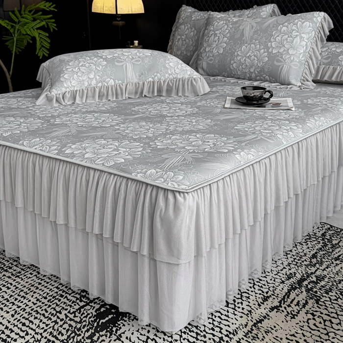 91家纺网 家纺一手货源 找家纺 家之硕家纺 2026春夏新款凉感提花床裙款凉席席子 百合捧花--浅灰