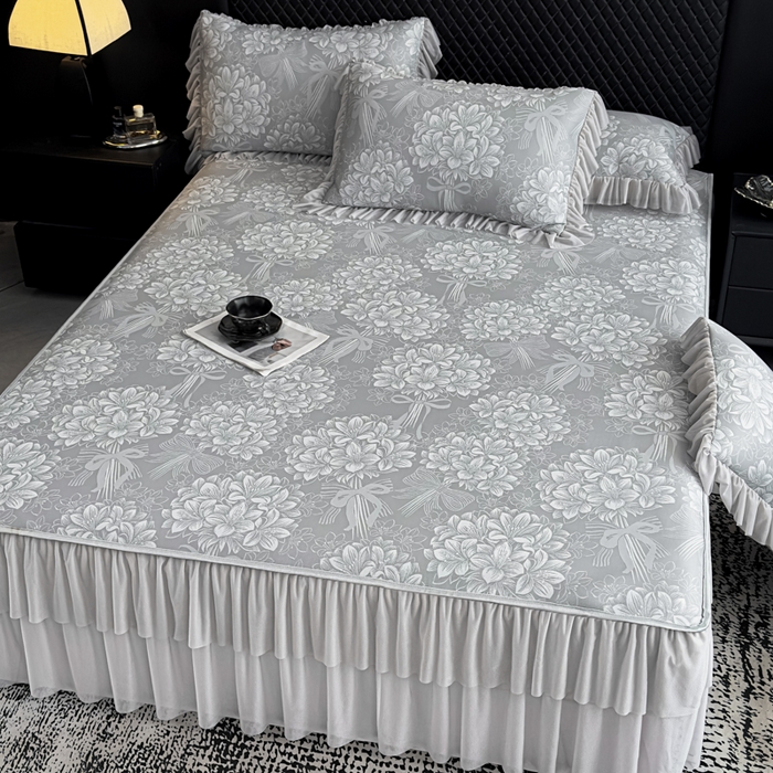 91家纺网 家纺一手货源 找家纺 家之硕家纺 2026春夏新款凉感提花床裙款凉席席子 百合捧花--浅灰