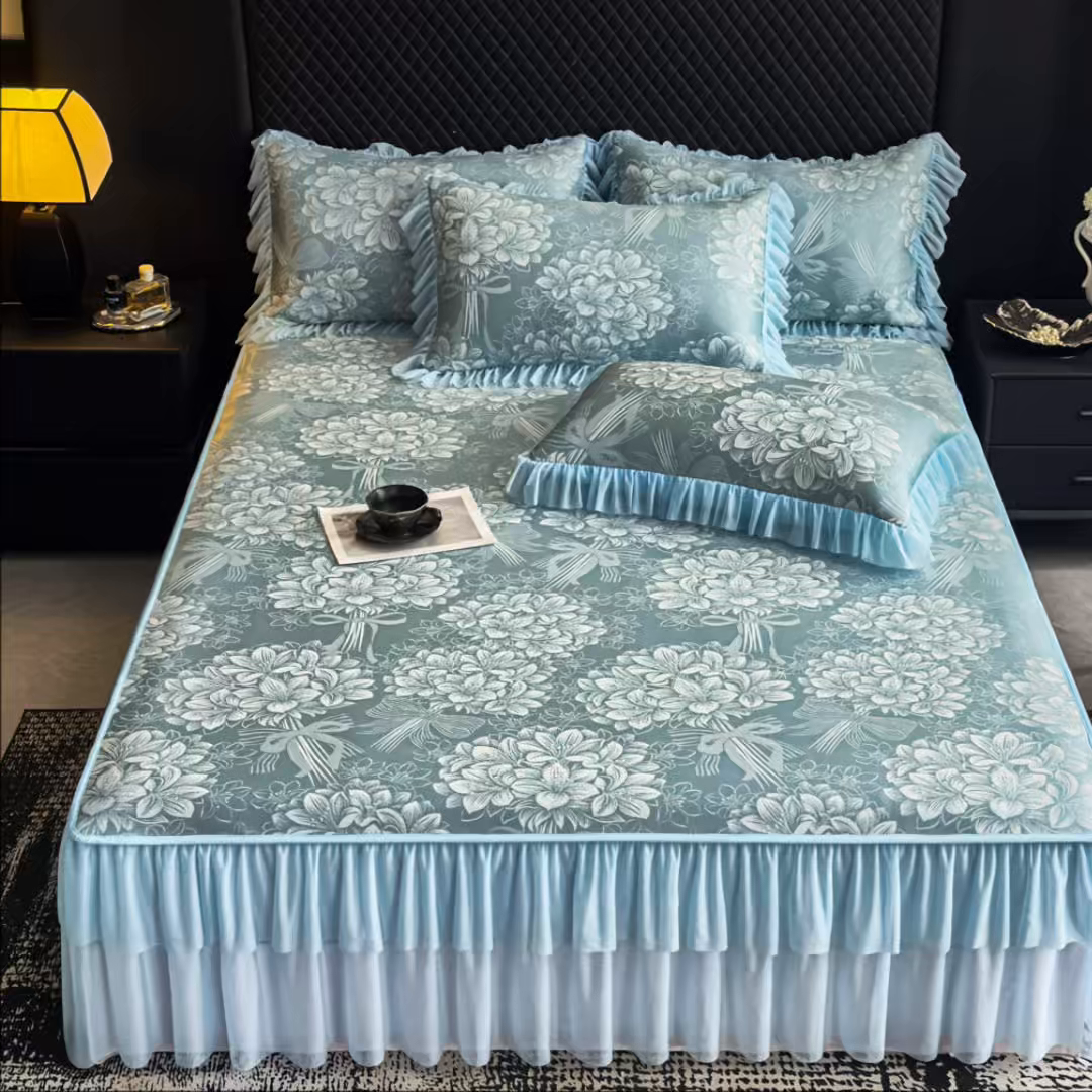91家纺网 家纺一手货源 找家纺 家之硕家纺 2026春夏新款凉感提花床裙款凉席席子 百合捧花--深蓝