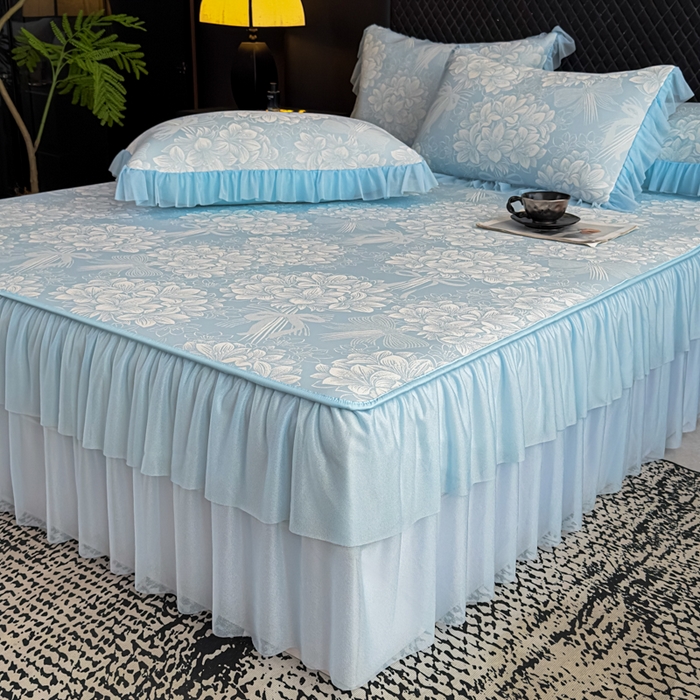 91家纺网 家纺一手货源 找家纺 家之硕家纺 2026春夏新款凉感提花床裙款凉席席子 百合捧花--天蓝