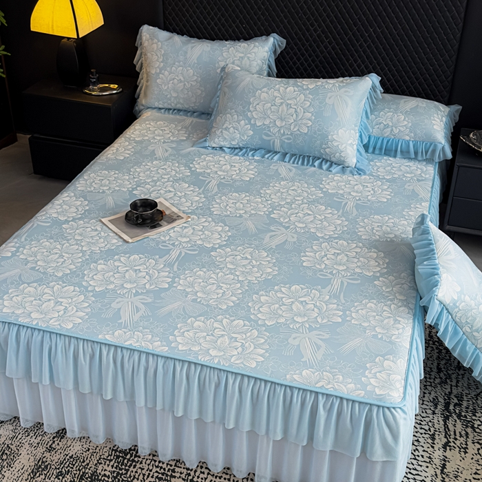 91家纺网 家纺一手货源 找家纺 家之硕家纺 2026春夏新款凉感提花床裙款凉席席子 百合捧花--天蓝