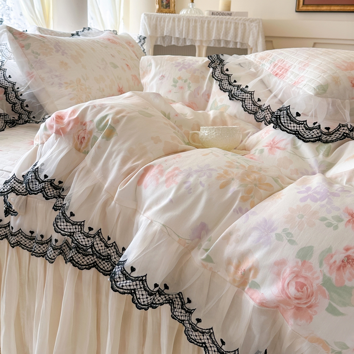 91家纺网 家纺一手货源 找家纺 恋尚 2026春夏新款全棉纯棉印花床裙四件套 床裙四件控价270起 巴黎清梦