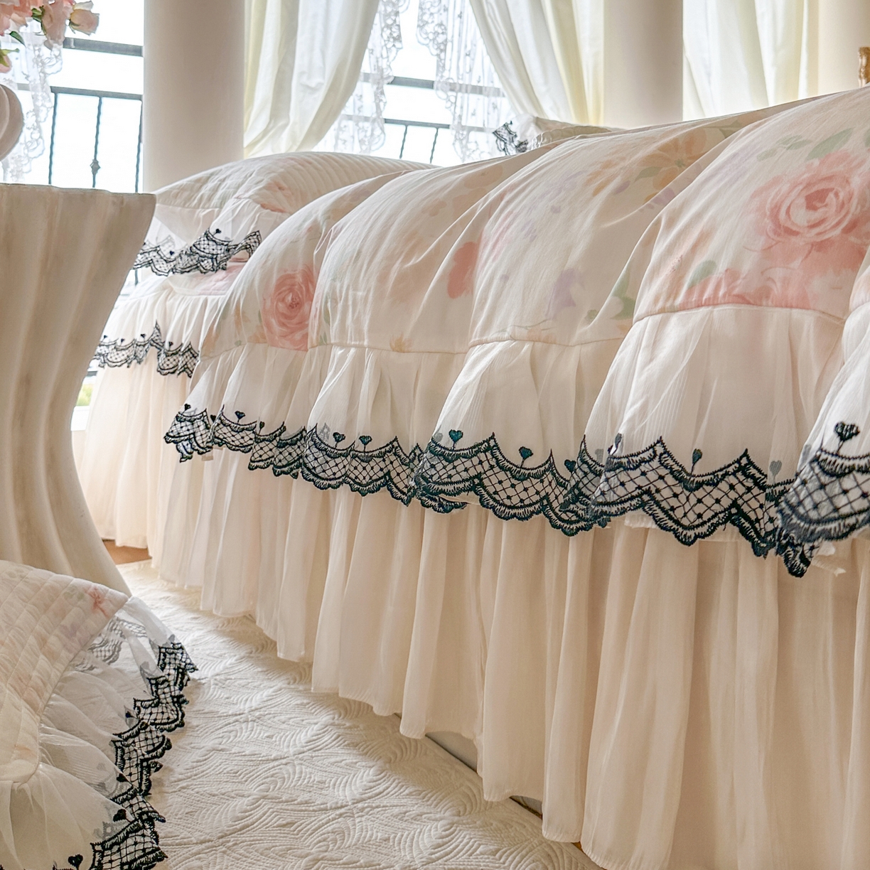 91家纺网 家纺一手货源 找家纺 恋尚 2026春夏新款全棉纯棉印花床裙四件套 床裙四件控价270起 巴黎清梦