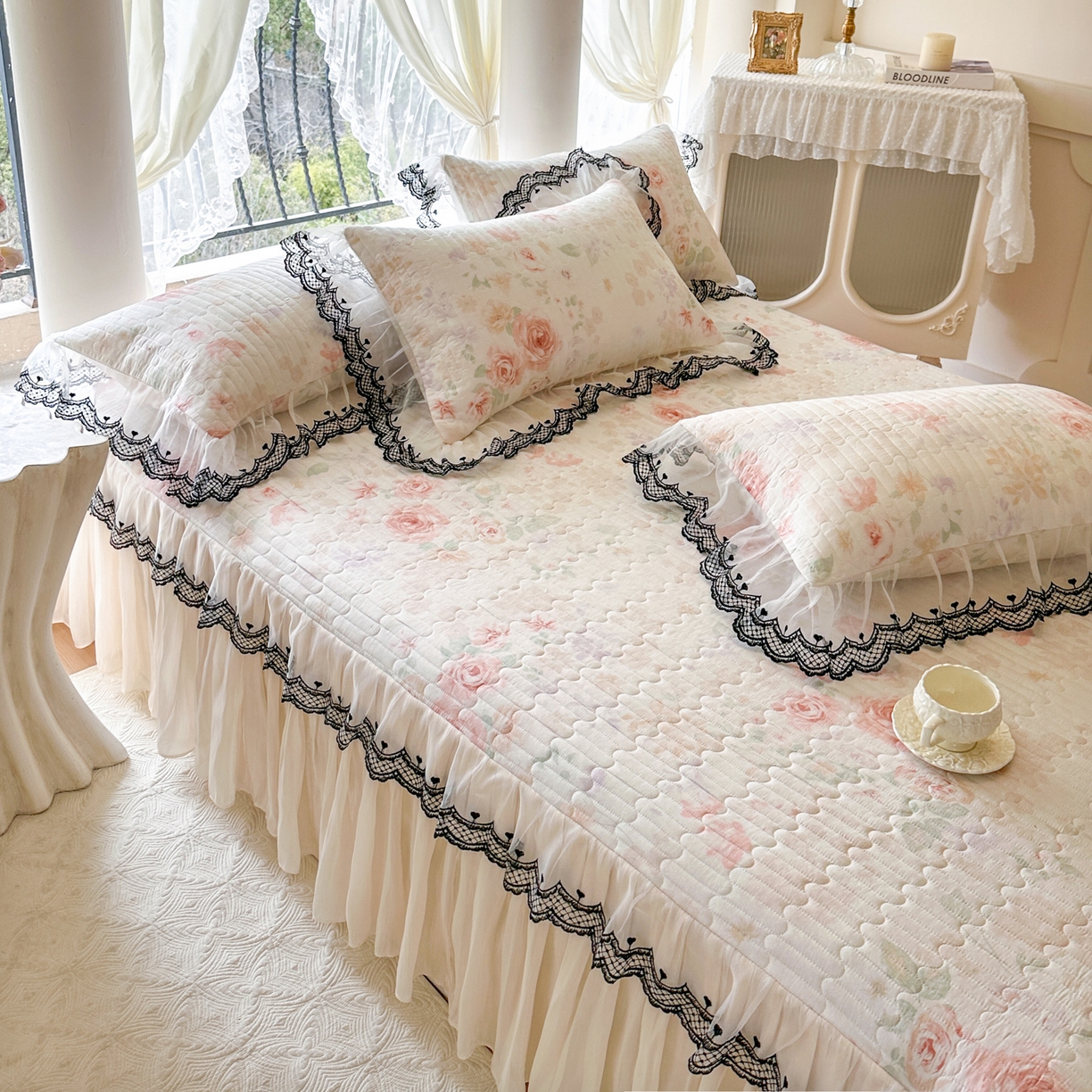 91家纺网 家纺一手货源 找家纺 恋尚 2026春夏新款全棉纯棉印花床裙四件套 床裙四件控价270起 巴黎清梦