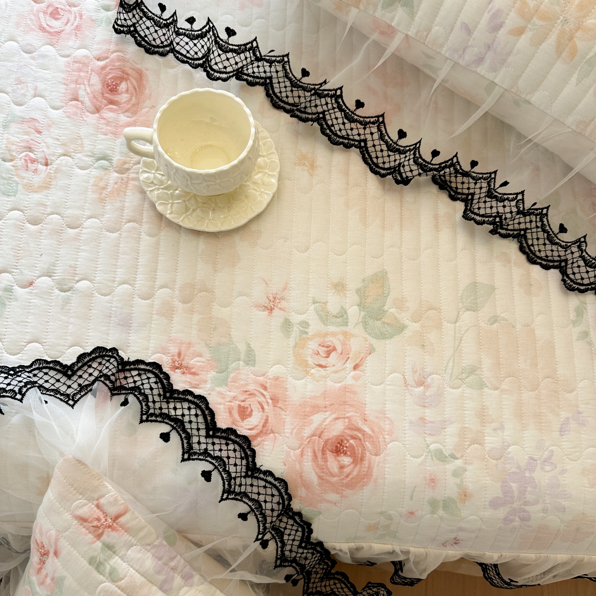 91家纺网 家纺一手货源 找家纺 恋尚 2026春夏新款全棉纯棉印花床裙四件套 床裙四件控价270起 巴黎清梦