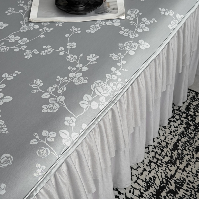 91家纺网 家纺一手货源 找家纺 家之硕家纺 2026春夏新款凉感提花床裙款凉席席子 蔷薇玫瑰--深灰