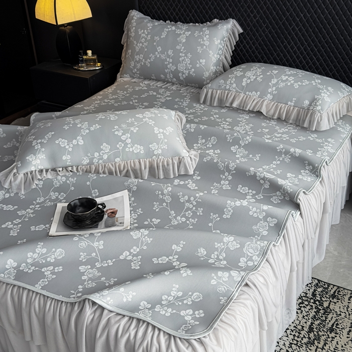 91家纺网 家纺一手货源 找家纺 家之硕家纺 2026春夏新款凉感提花床裙款凉席席子 蔷薇玫瑰--深灰