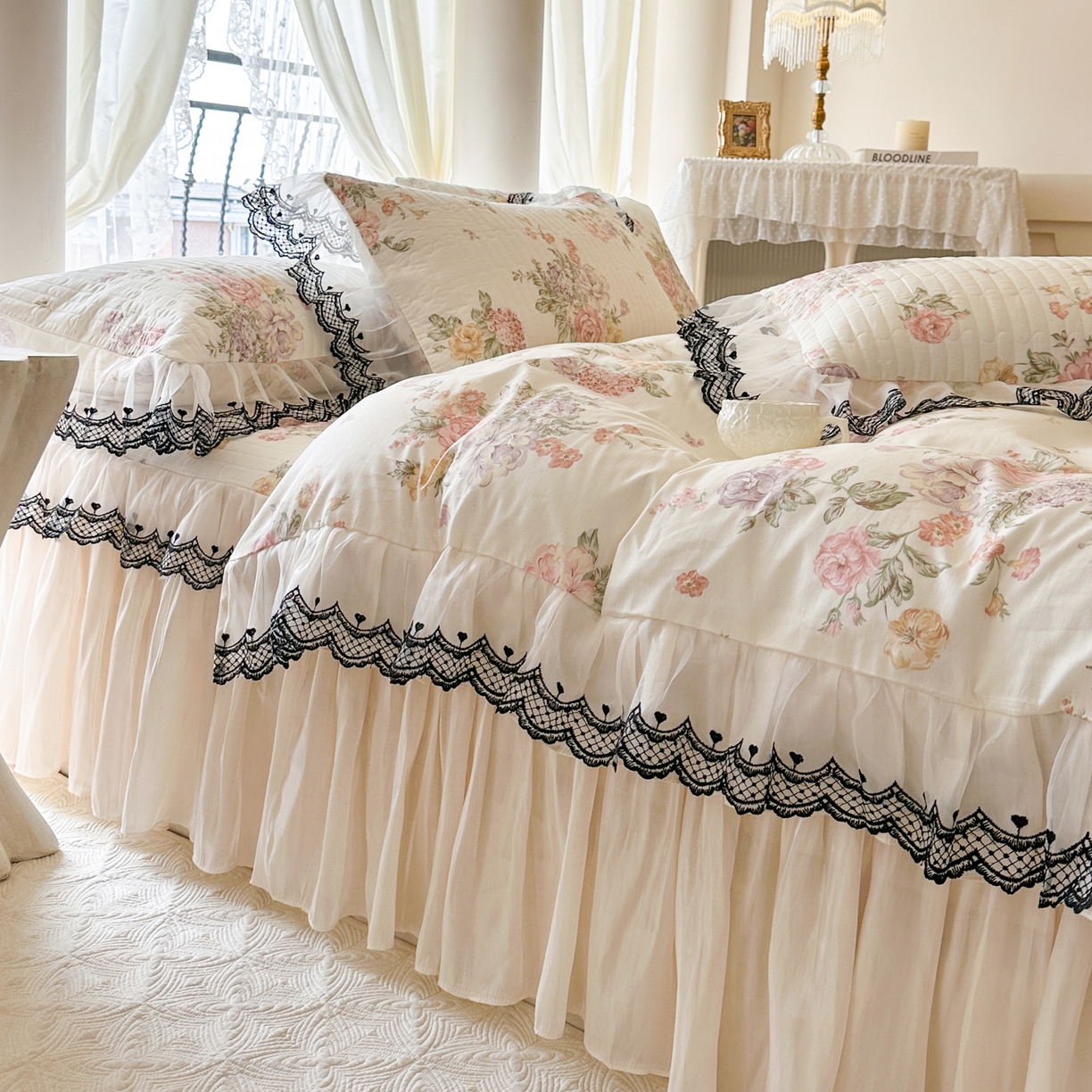 91家纺网 家纺一手货源 找家纺 恋尚 2026春夏新款全棉纯棉印花床裙四件套 床裙四件控价270起 繁花香颂