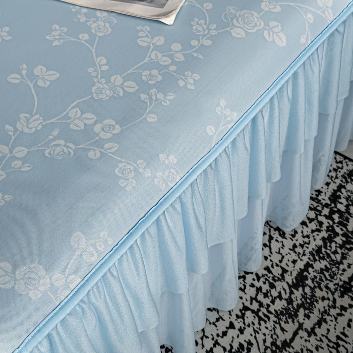 91家纺网 家纺一手货源 找家纺 家之硕家纺 2026春夏新款凉感提花床裙款凉席席子 蔷薇玫瑰--天蓝