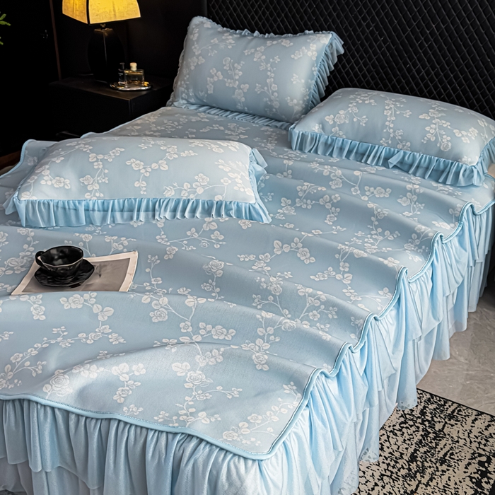 91家纺网 家纺一手货源 找家纺 家之硕家纺 2026春夏新款凉感提花床裙款凉席席子 蔷薇玫瑰--天蓝