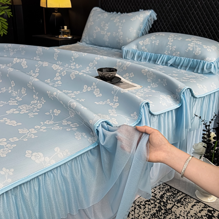 91家纺网 家纺一手货源 找家纺 家之硕家纺 2026春夏新款凉感提花床裙款凉席席子 蔷薇玫瑰--天蓝