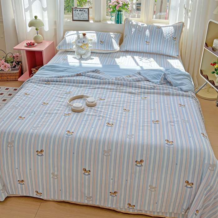 91家纺网 家纺一手货源 找家纺 卡普家居 2026新款A类锦氨凉感印花单床盖凉席 木马童话