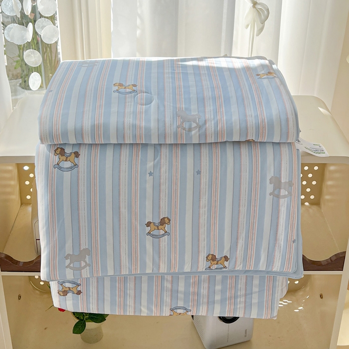 91家纺网 家纺一手货源 找家纺 卡普家居 2026新款A类锦氨凉感印花单床盖凉席 木马童话