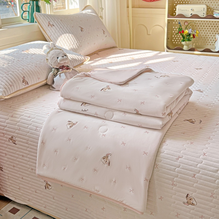 91家纺网 家纺一手货源 找家纺 卡普家居 2026新款A类锦氨凉感印花单床盖凉席 奶粉修勾