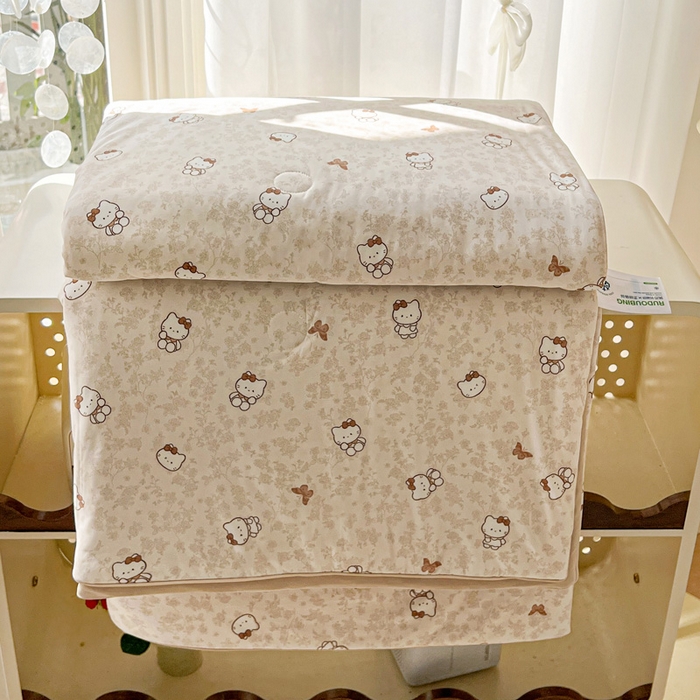 91家纺网 家纺一手货源 找家纺 卡普家居 2026新款A类锦氨凉感印花单床盖凉席 奶盖Kitty